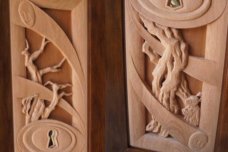 bas-relief in wood: "the key"